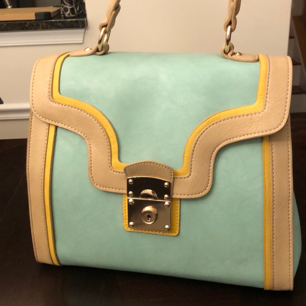 Top handle and shoulder bag.